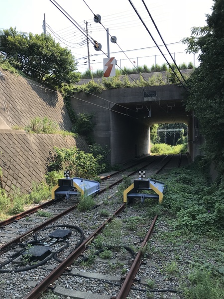 三崎口駅①/線路と奥に続くトンネル